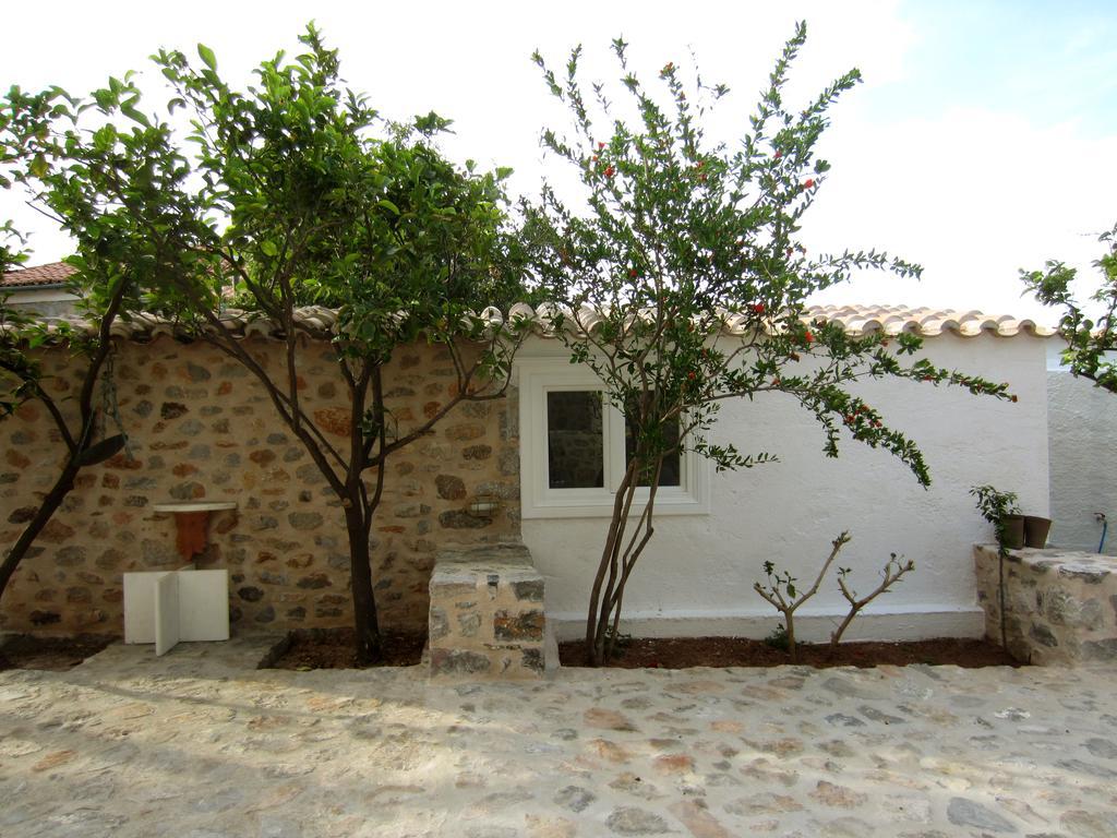 Kiki'S Houses Vlichos Hydra  Luaran gambar