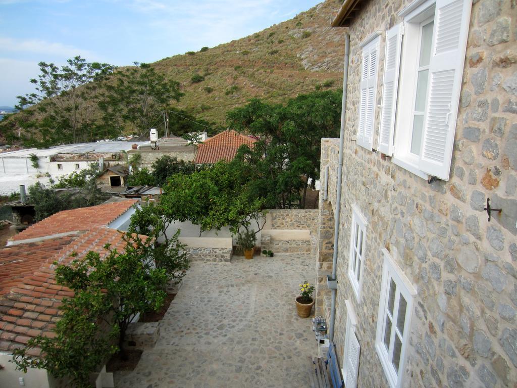 Kiki'S Houses Vlichos Hydra  Luaran gambar