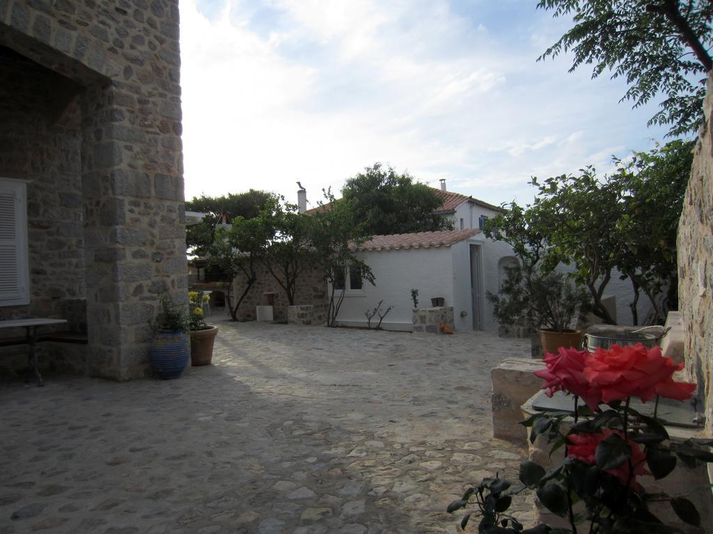 Kiki'S Houses Vlichos Hydra  Luaran gambar