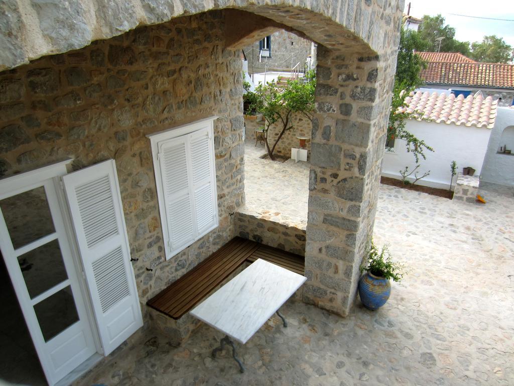 Kiki'S Houses Vlichos Hydra  Luaran gambar